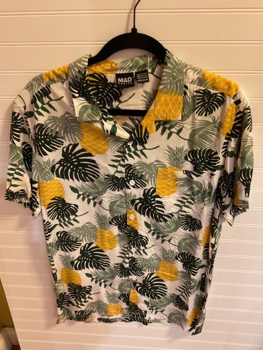 Mad Engine Men’s Medium Pineapple Tropical Hawaiian Shirt Palm Leaf Button Up